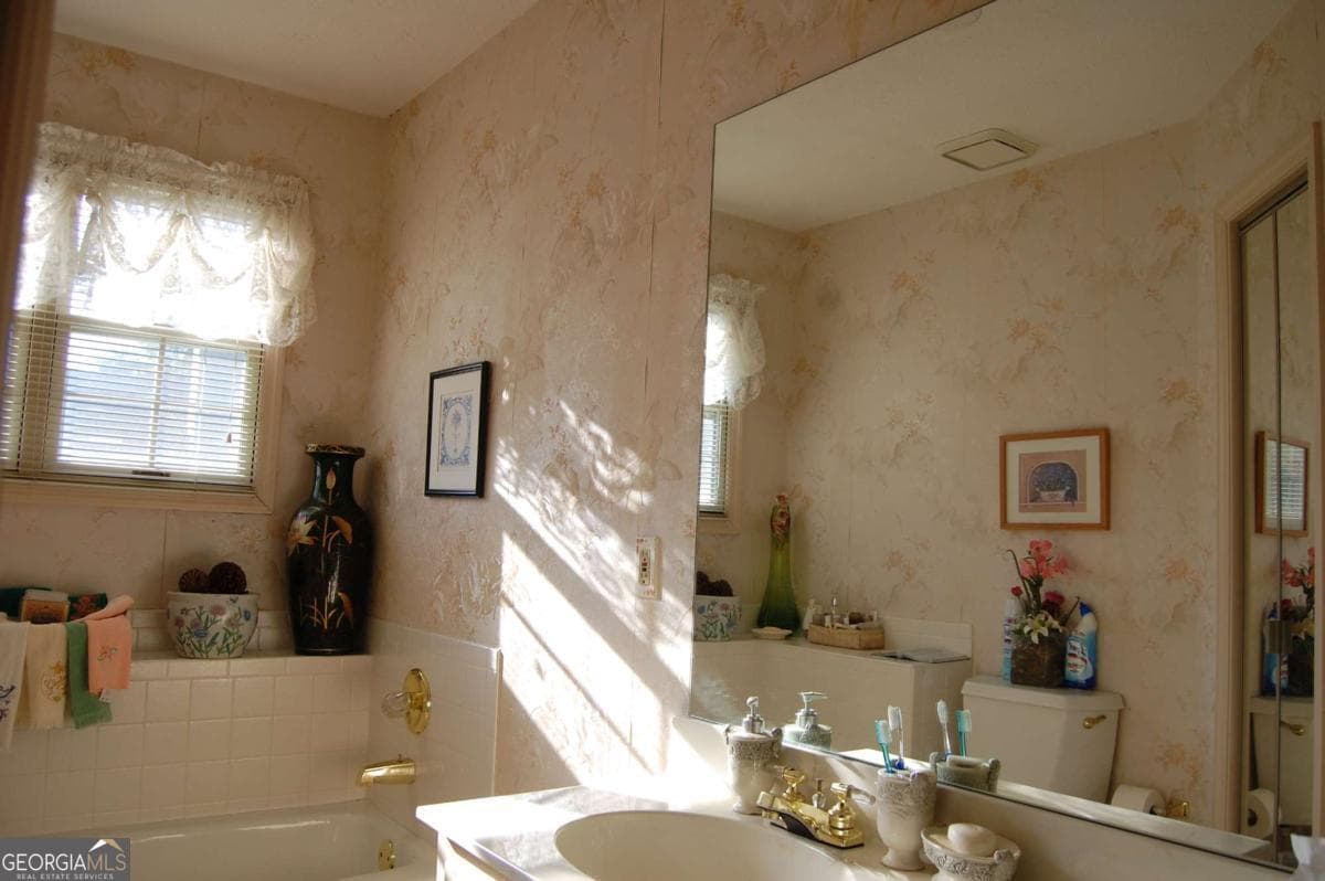 3 bedroom, 3 bathroom, 4,882 sq ft townhouse for sale at 3315 Salem Cove Trail, Conyers, GA 30013 — photo 8