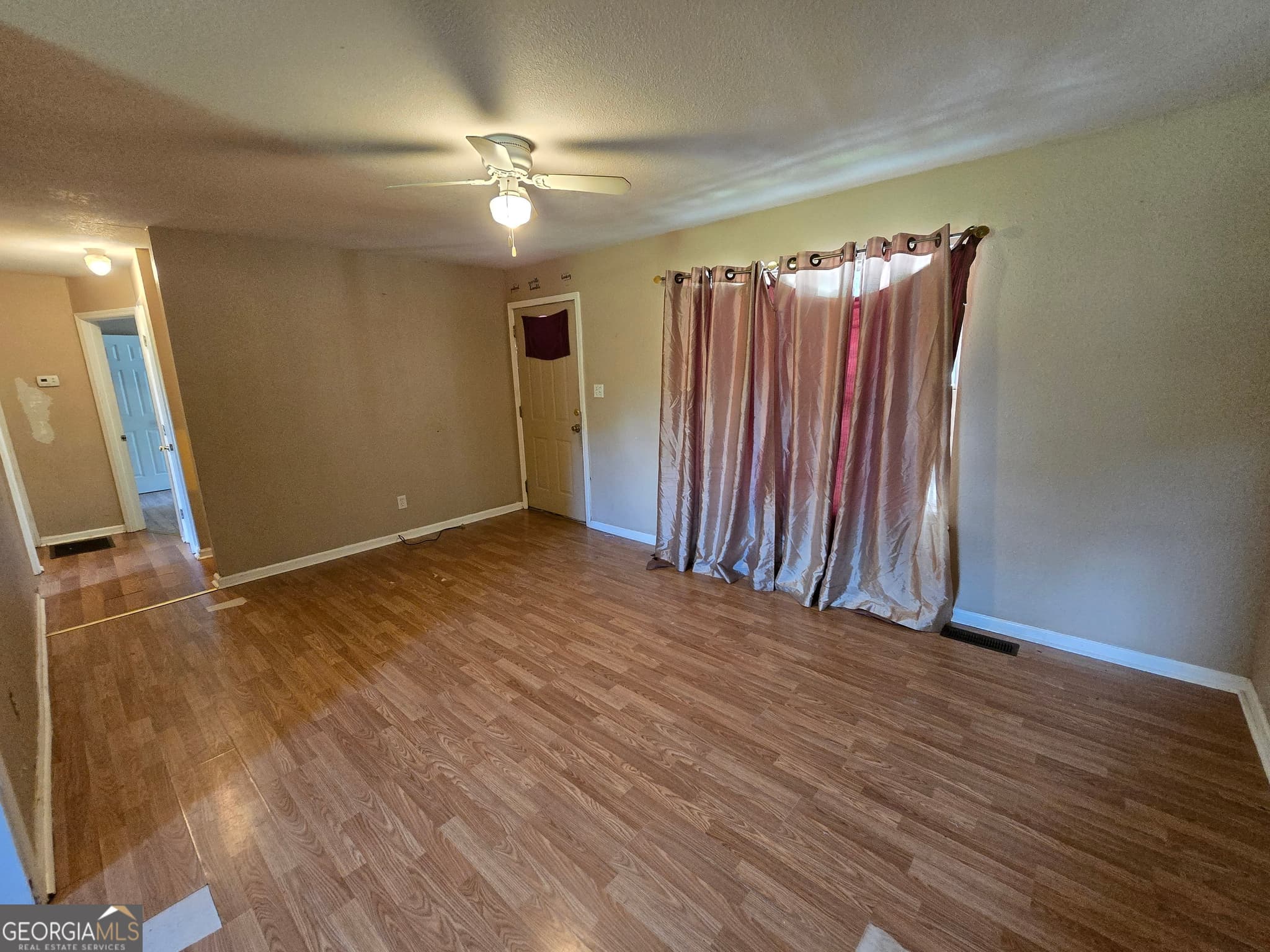4 bedroom, 2 bathroom, 1,012 sq ft single family residence for sale at 2721 Dogwood Circle, Valdosta, GA 31602 — photo 2