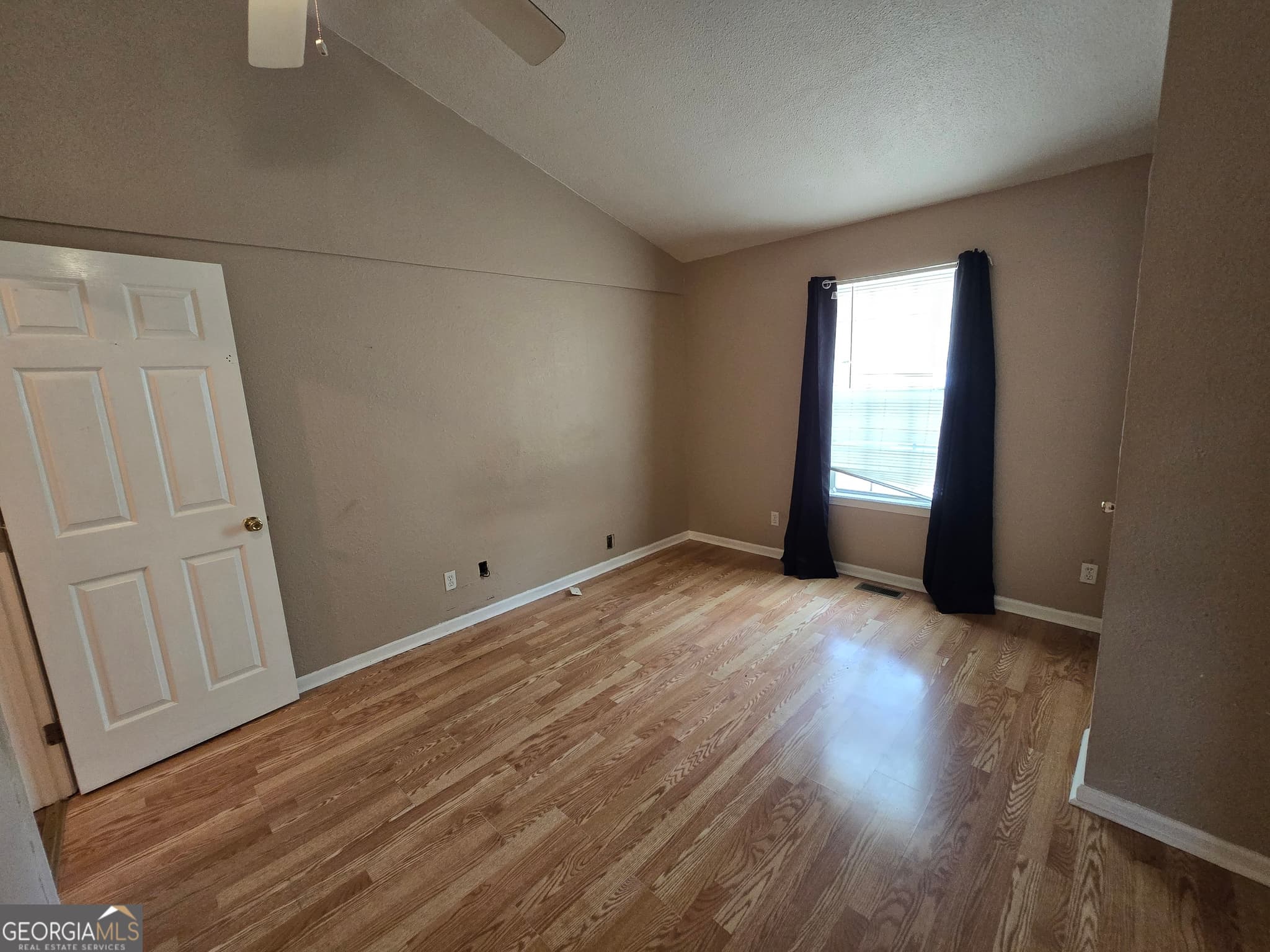 4 bedroom, 2 bathroom, 1,012 sq ft single family residence for sale at 2721 Dogwood Circle, Valdosta, GA 31602 — photo 6