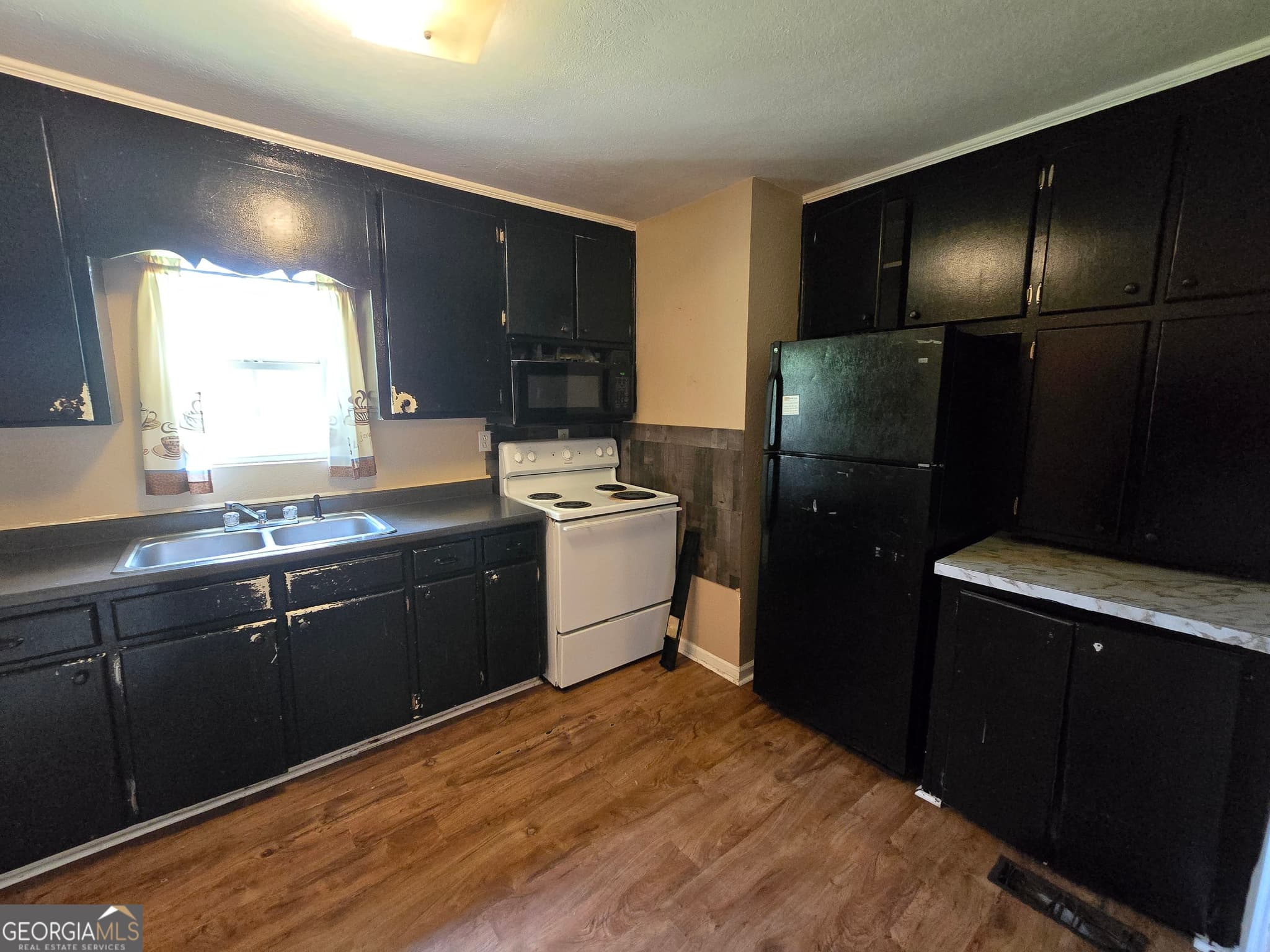 4 bedroom, 2 bathroom, 1,012 sq ft single family residence for sale at 2721 Dogwood Circle, Valdosta, GA 31602 — photo 4