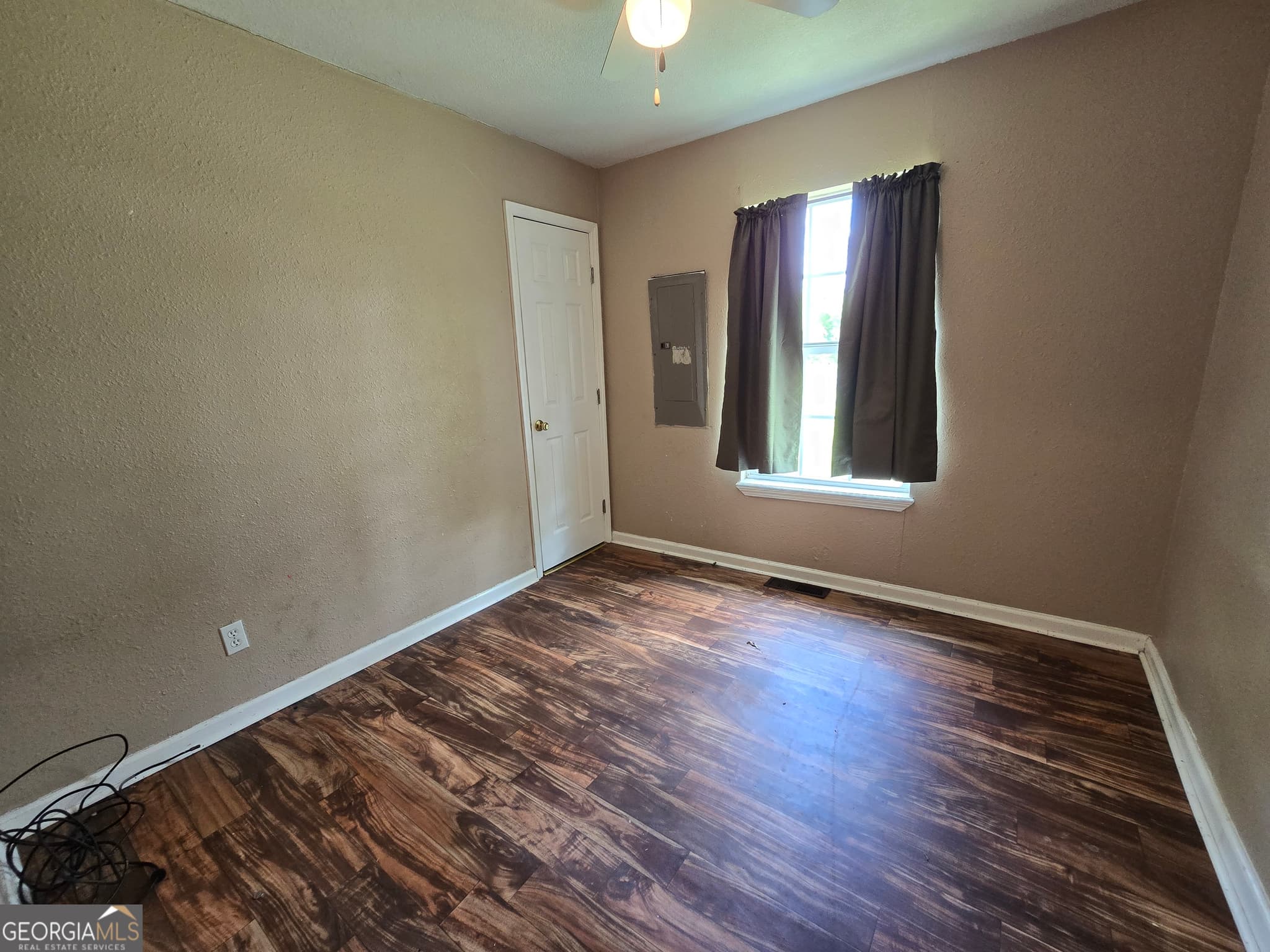 4 bedroom, 2 bathroom, 1,012 sq ft single family residence for sale at 2721 Dogwood Circle, Valdosta, GA 31602 — photo 8
