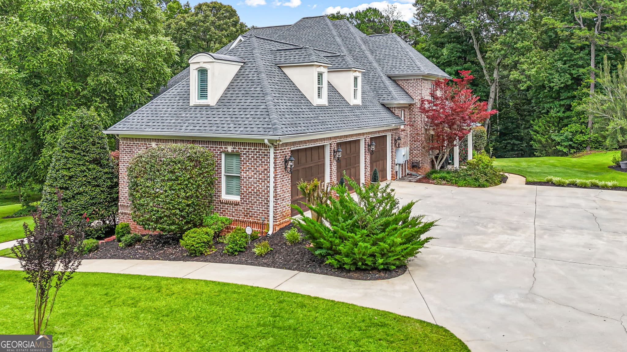 6 bedroom, 4.5 bathroom, 6,420 sq ft single family residence for sale at 105 Steeplechase Run, Warner Robins, GA 31088 — photo 2
