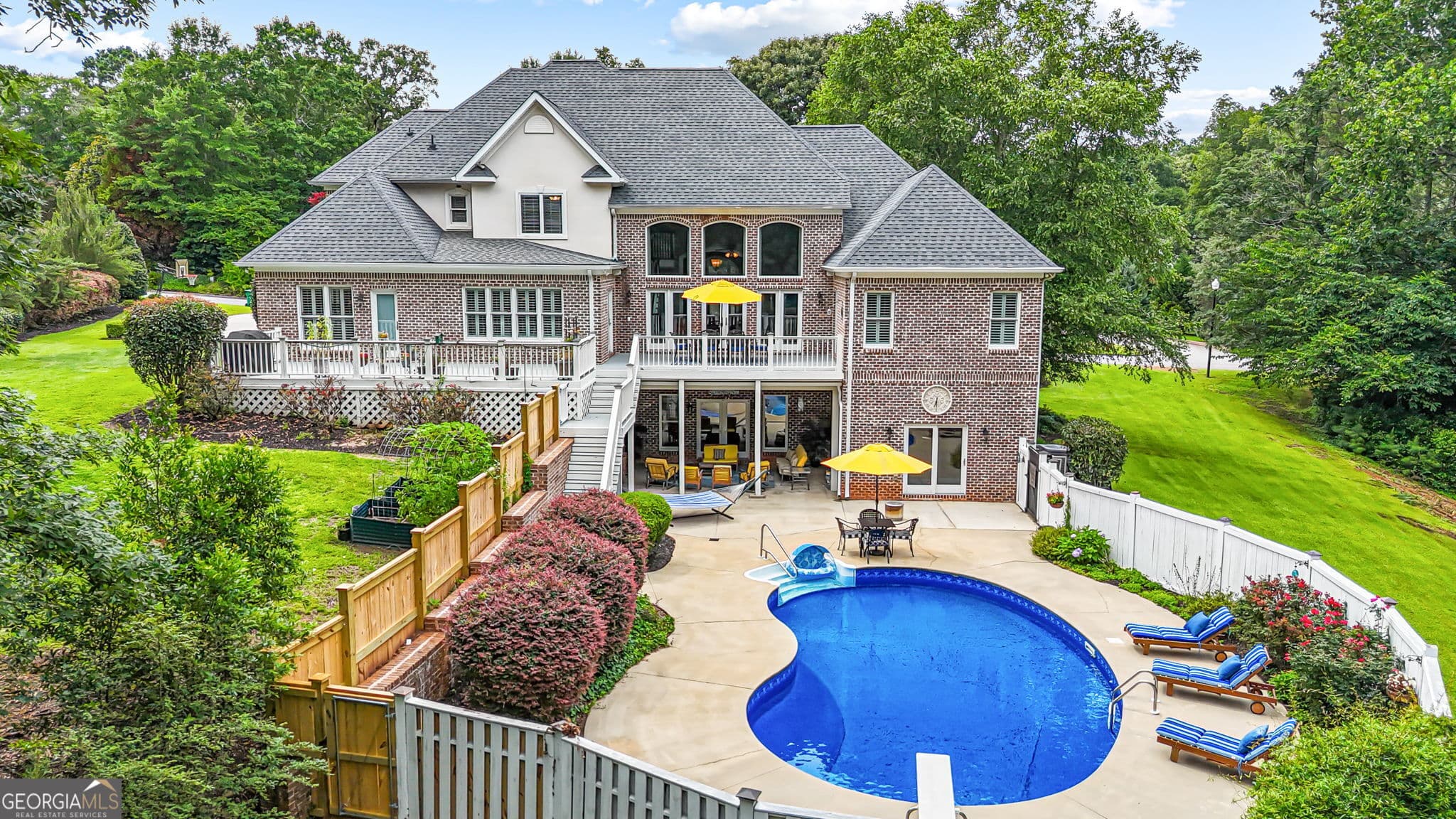 6 bedroom, 4.5 bathroom, 6,420 sq ft single family residence for sale at 105 Steeplechase Run, Warner Robins, GA 31088 — photo 4