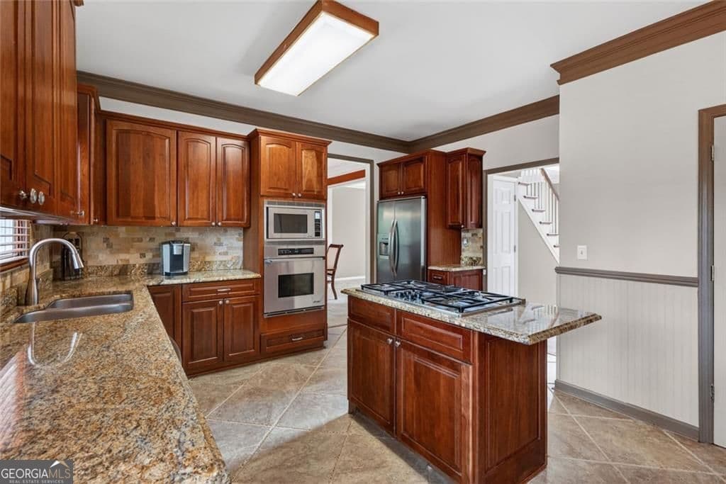 5 bedroom, 2.5 bathroom, 3,025 sq ft single family residence for sale at 2456 Stonecroft Way, Duluth, GA 30097 — photo 4