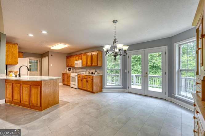 4 bedroom, 3 bathroom, 3,592 sq ft single family residence under contract at 490 Copperhead Road, Blairsville, GA 30512 — photo 5
