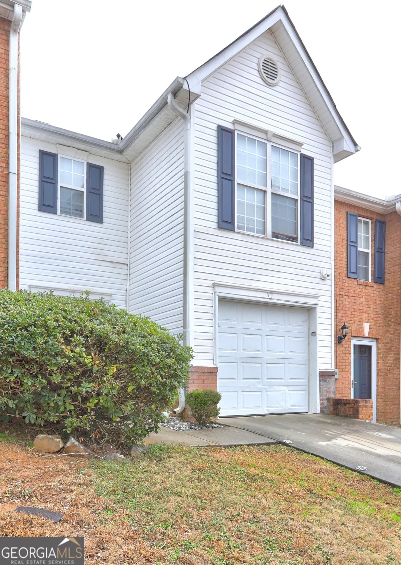 3 bedroom, 2.5 bathroom, 1,112 sq ft townhouse for sale at 7706 Bernardo Drive, Riverdale, GA 30296