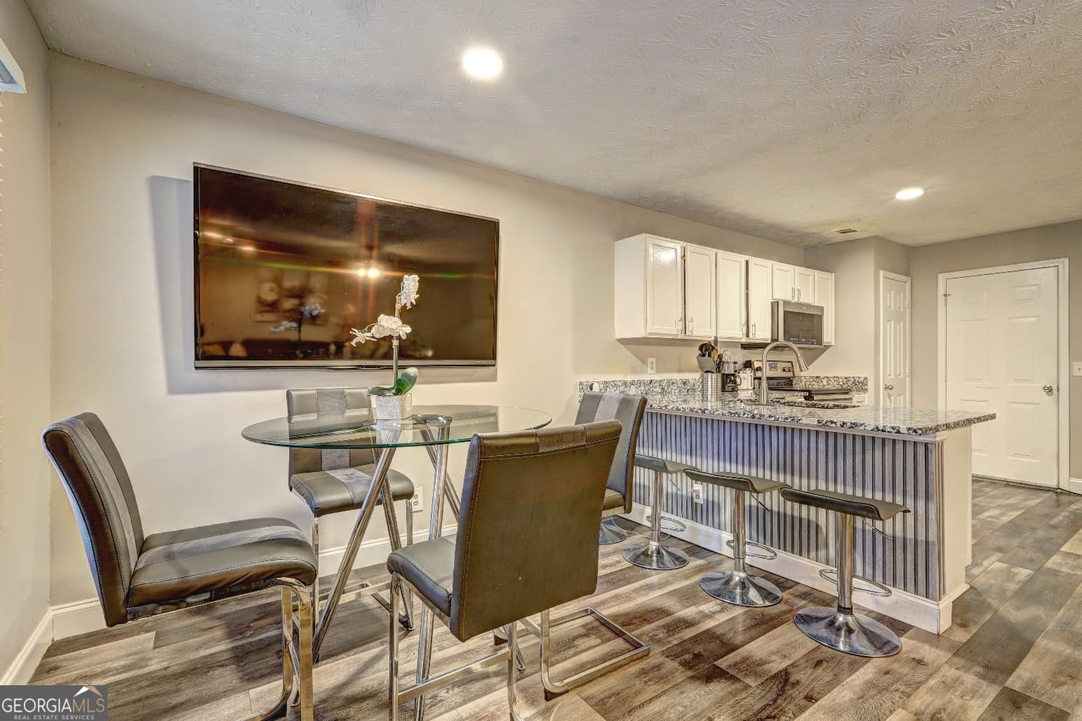 3 bedroom, 2.5 bathroom, 1,112 sq ft townhouse for sale at 7706 Bernardo Drive, Riverdale, GA 30296 — photo 5