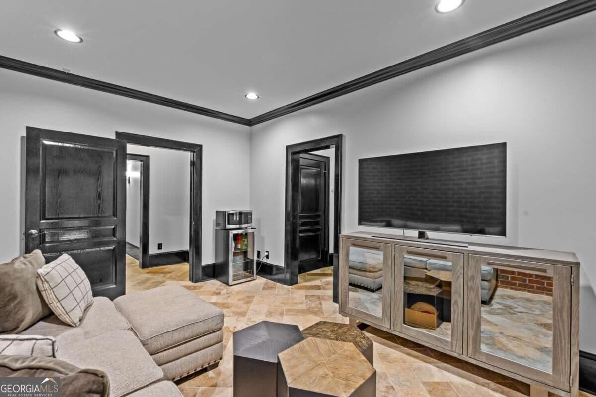 5 bedroom, 4 bathroom, 3,890 sq ft townhouse for rent at 5512 Glenridge Drive K, Atlanta, GA 30342 for $5,000 a month — photo 6