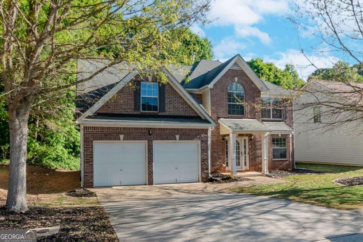 4 bedroom, 2.5 bathroom, 2,816 sq ft single family residence for rent at 7377 Spoleto Loop, Fairburn, GA 30213 for $2,850 a month — photo 1 of 34