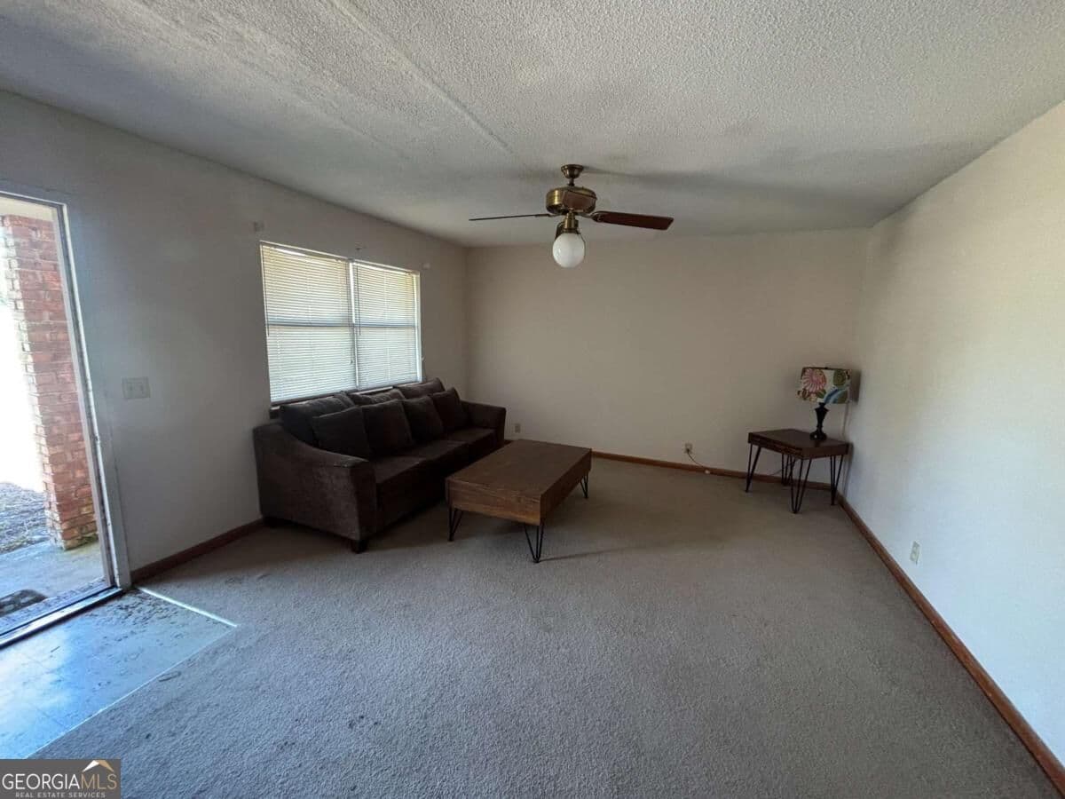 4 bedroom, 2 bathroom, 1,832 sq ft single family residence for sale at 118 S Palm Drive, Brunswick, GA 31525 — photo 2