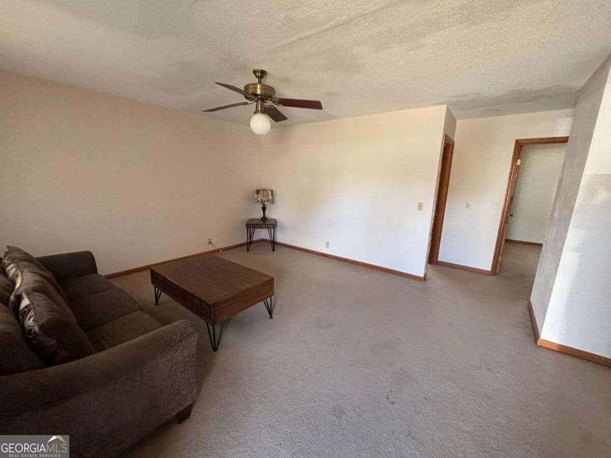 4 bedroom, 2 bathroom, 1,832 sq ft single family residence for sale at 118 S Palm Drive, Brunswick, GA 31525 — photo 3