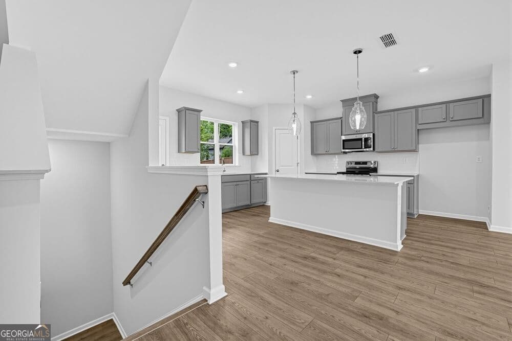 3 bedroom, 3.5 bathroom, 1,967 sq ft townhouse for sale at 611 Rose Hill Lane, Lawrenceville, GA 30044 — photo 2