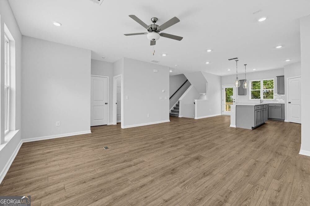 3 bedroom, 3.5 bathroom, 1,967 sq ft townhouse for sale at 611 Rose Hill Lane, Lawrenceville, GA 30044 — photo 4