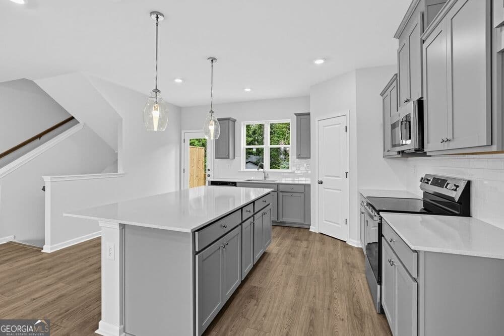 3 bedroom, 3.5 bathroom, 1,967 sq ft townhouse for sale at 611 Rose Hill Lane, Lawrenceville, GA 30044 — photo 8