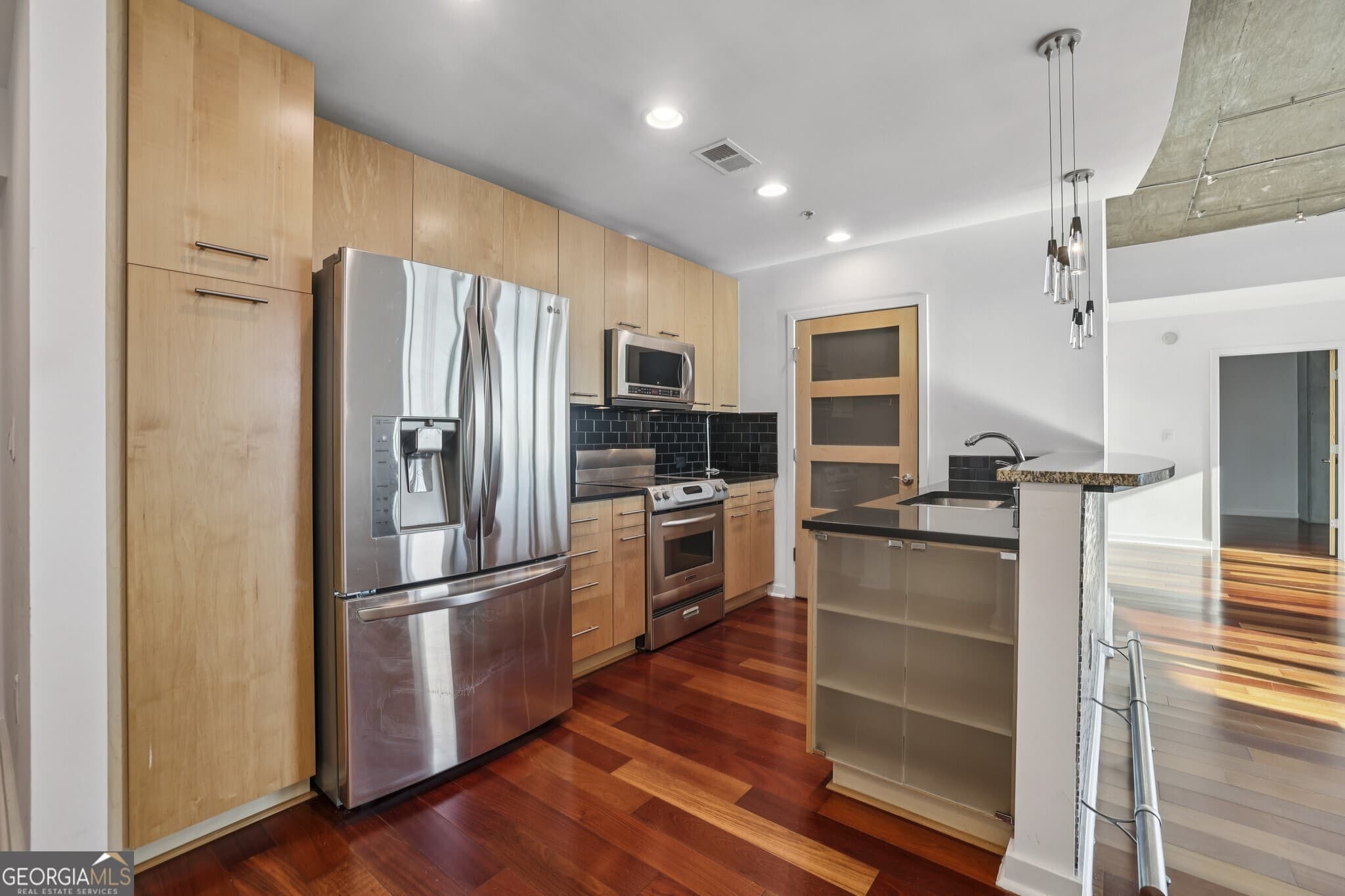 2 bedroom, 2 bathroom, 1,223 sq ft condominium for sale at 3324 Peachtree Road 2301, Atlanta, GA 30326 — photo 9