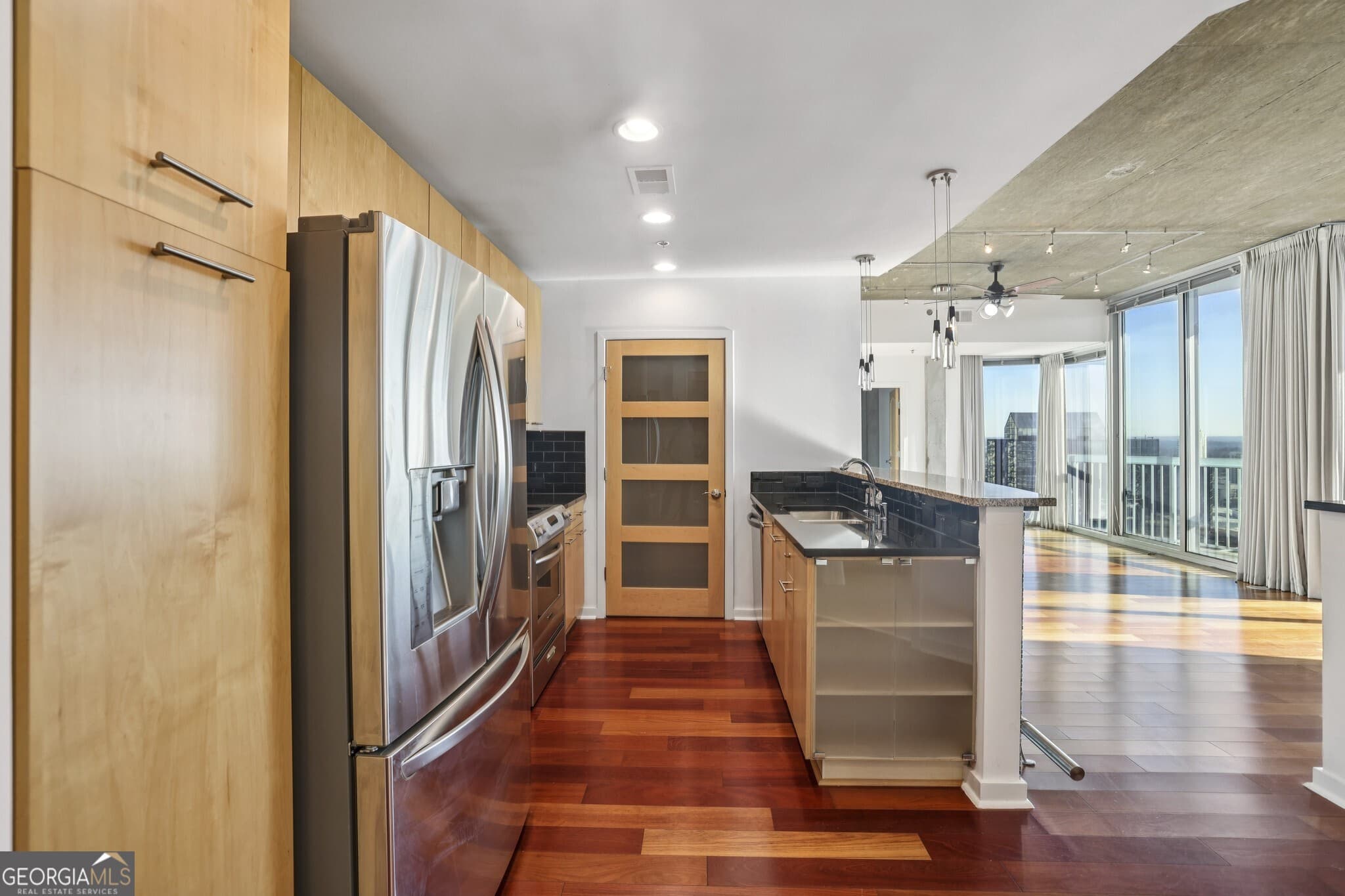 2 bedroom, 2 bathroom, 1,223 sq ft condominium for sale at 3324 Peachtree Road 2301, Atlanta, GA 30326 — photo 10
