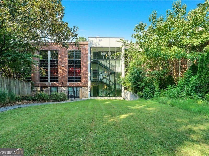 1 bedroom, 1 bathroom, 932 sq ft loft,condominium for sale at 1065 United Avenue 303, Atlanta, GA 30316 — photo 2