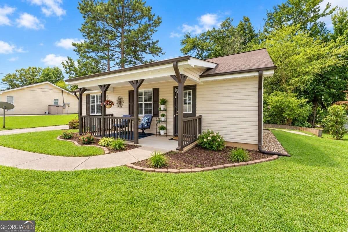 2 bedroom, 1 bathroom, 900 sq ft single family residence for sale at 2560 Fairlane Drive, Cumming, GA 30041 — photo 7