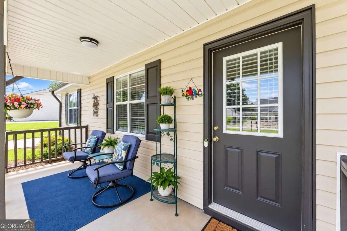 2 bedroom, 1 bathroom, 900 sq ft single family residence for sale at 2560 Fairlane Drive, Cumming, GA 30041 — photo 3