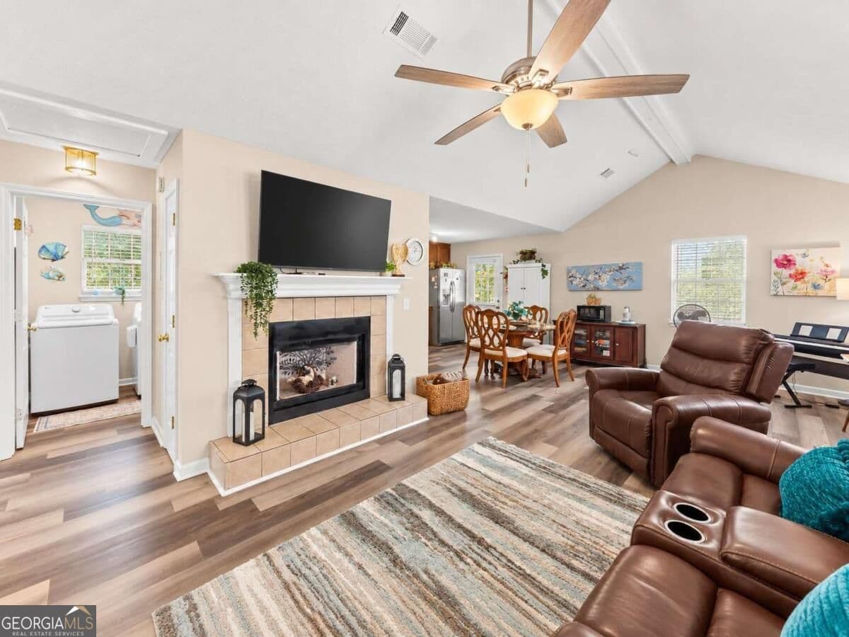 2 bedroom, 1 bathroom, 900 sq ft single family residence for sale at 2560 Fairlane Drive, Cumming, GA 30041 — photo 5
