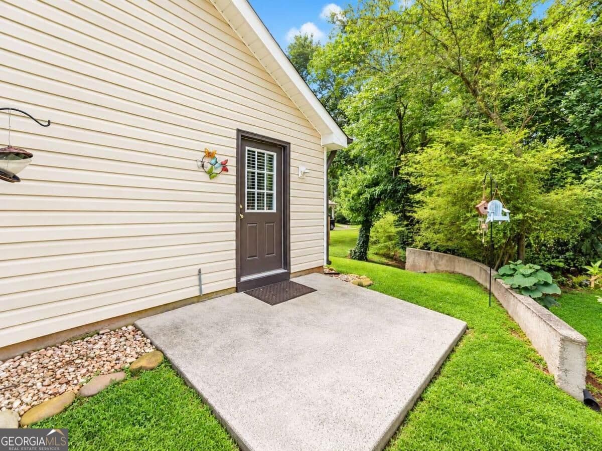 2 bedroom, 1 bathroom, 900 sq ft single family residence for sale at 2560 Fairlane Drive, Cumming, GA 30041 — photo 10