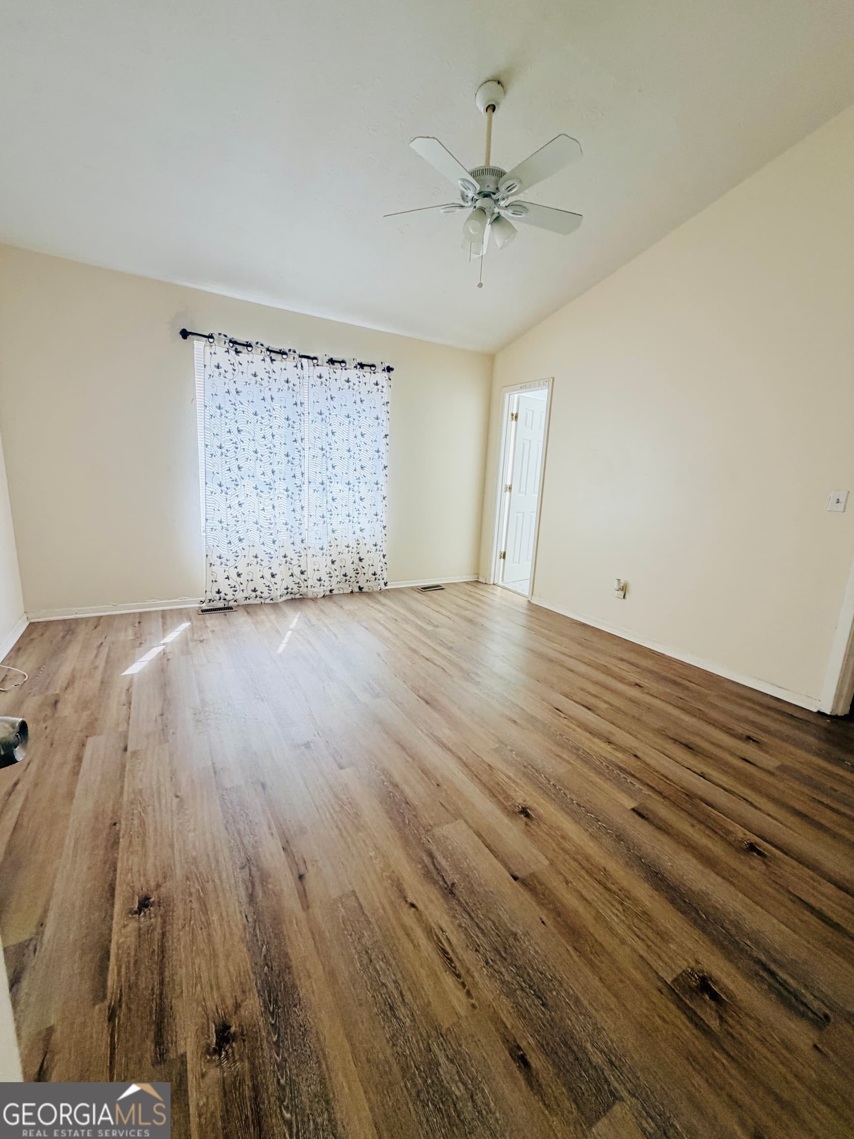 2 bedroom, 2.5 bathroom, 1,160 sq ft townhouse for rent at 1496 Kilmuir Way, Stone Mountain, GA 30083 for $1,600 a month — photo 7