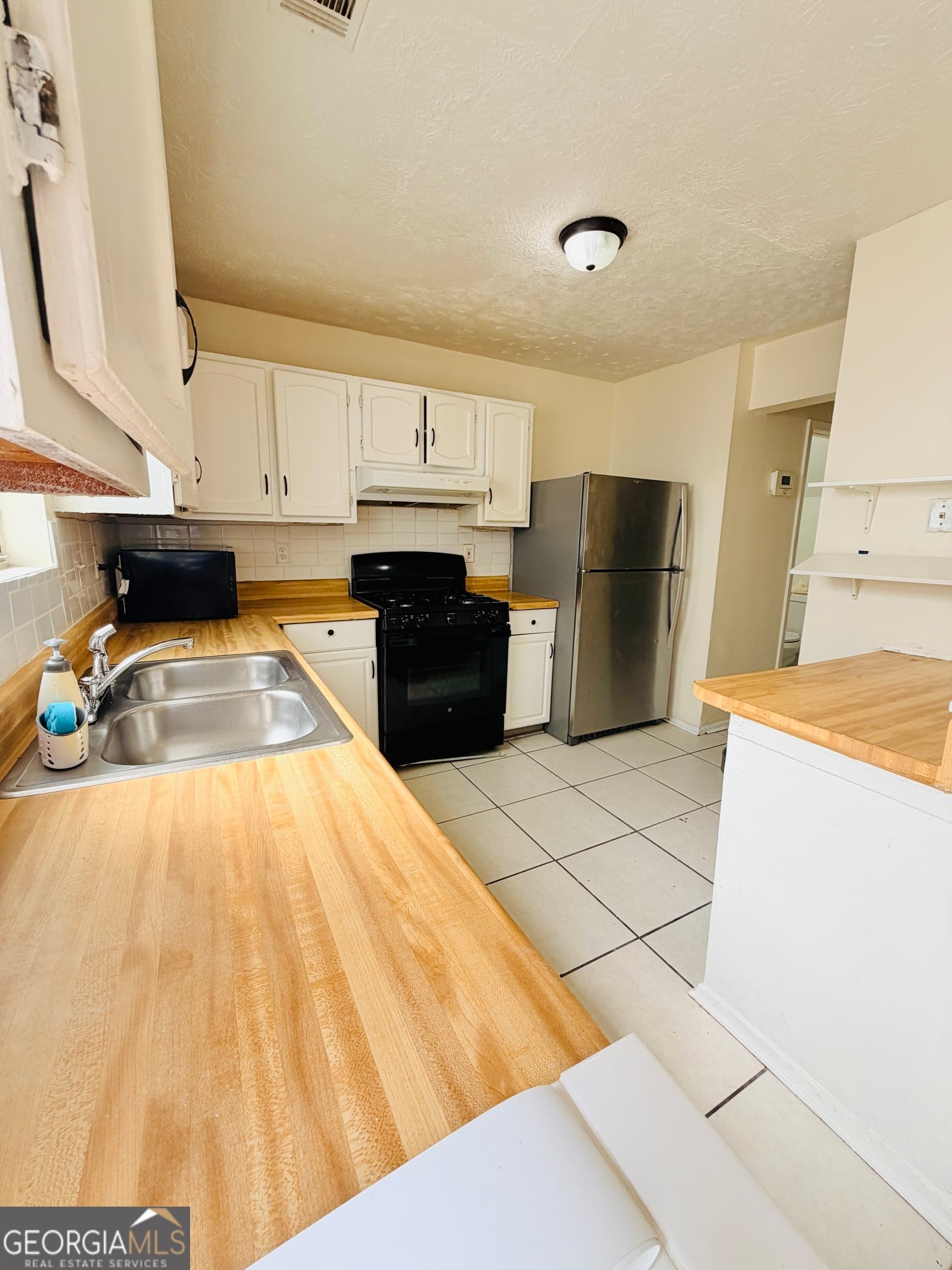 2 bedroom, 2.5 bathroom, 1,160 sq ft townhouse for rent at 1496 Kilmuir Way, Stone Mountain, GA 30083 for $1,600 a month — photo 3