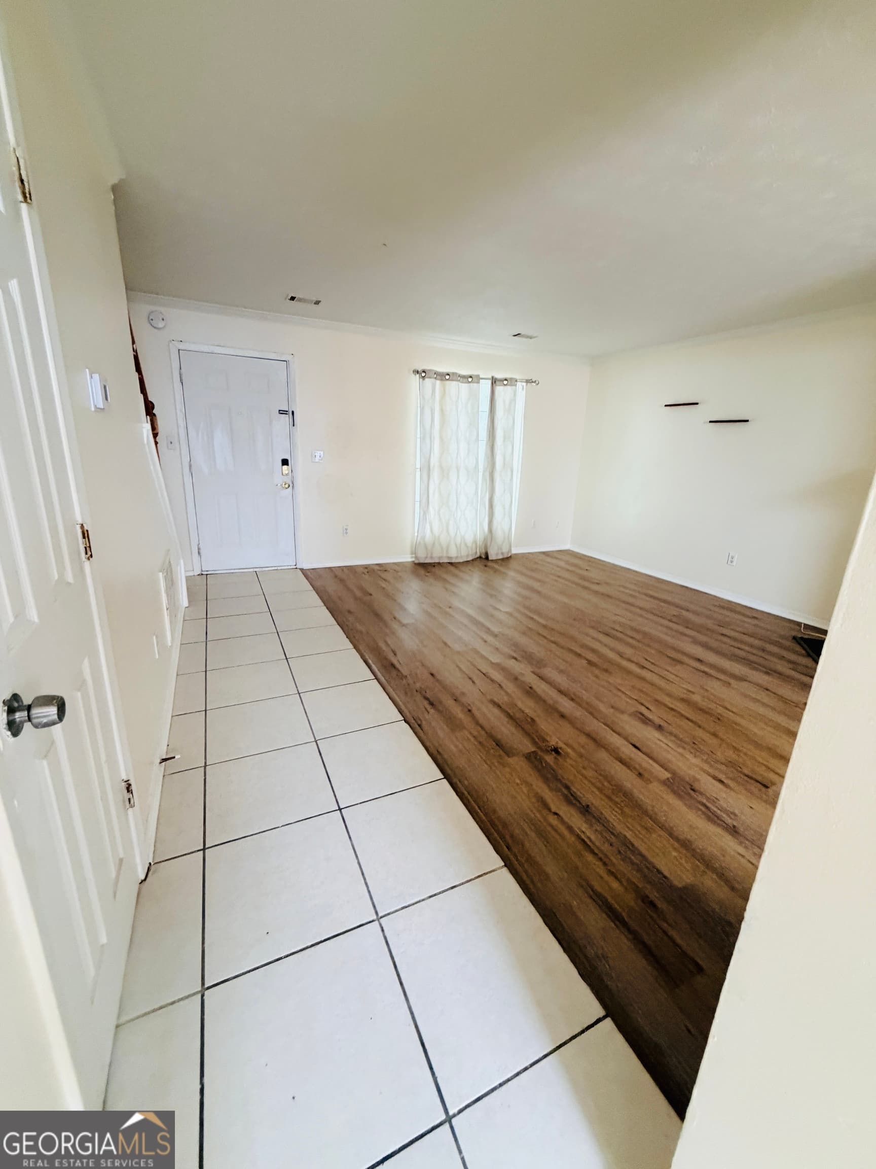 2 bedroom, 2.5 bathroom, 1,160 sq ft townhouse for rent at 1496 Kilmuir Way, Stone Mountain, GA 30083 for $1,600 a month — photo 4