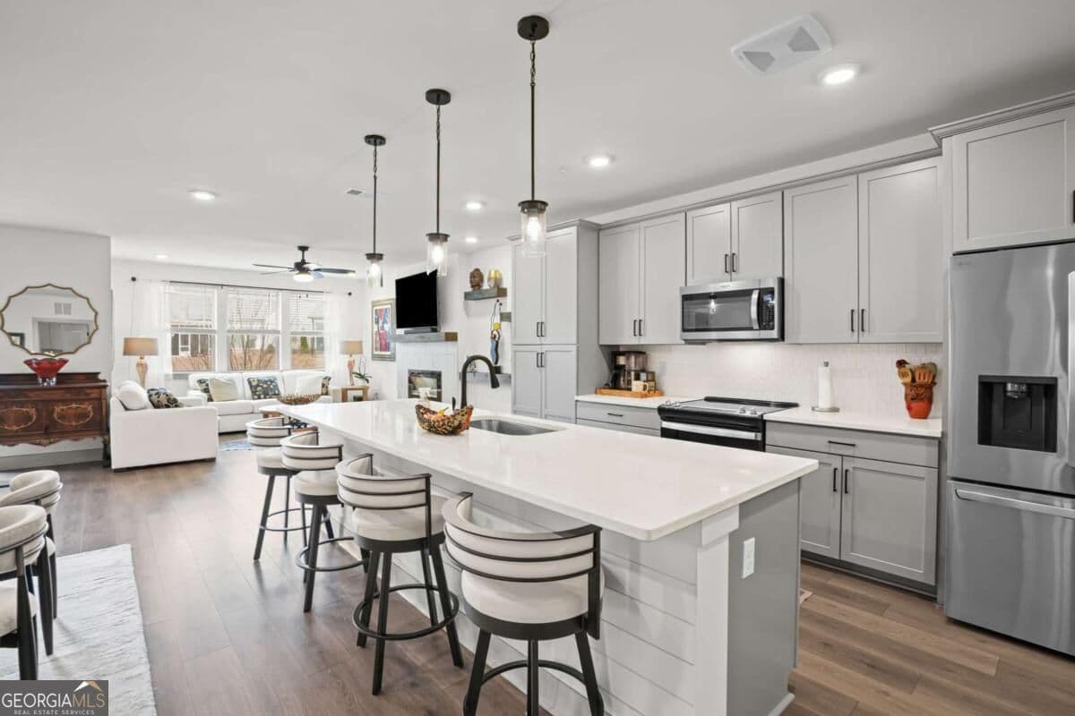 3 bedroom, 2 bathroom, 1,896 sq ft condominium for sale at 3342 Orwell Way 1206, Cumming, GA 30041 — photo 2