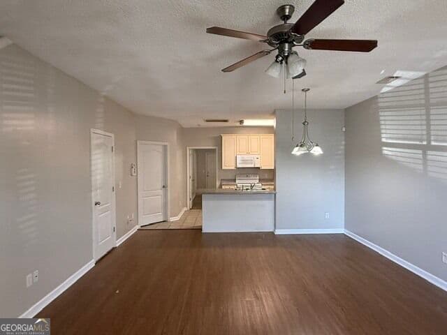 3 bedroom, 3.5 bathroom, 1,590 sq ft townhouse for sale at 605 Glade Fern Way, Tifton, GA 31794 — photo 3