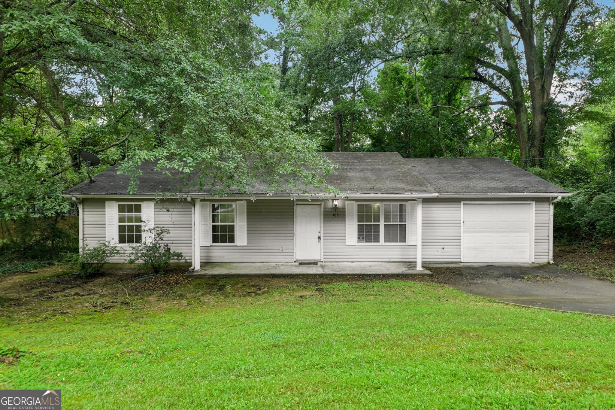 3 bedroom, 2 bathroom, 1,410 sq ft single family residence for sale at 103 N Circle Drive, Ellenwood, GA 30294 — photo 2