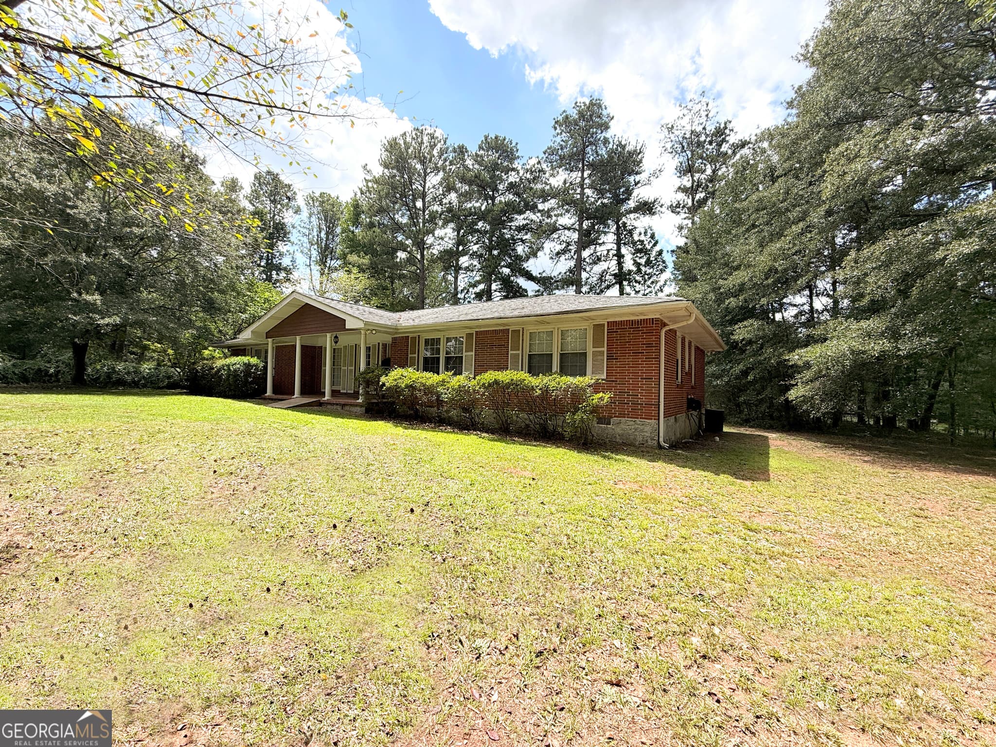 3 bedroom, 2 bathroom, 1,909 sq ft single family residence for sale at 1571 Ebenezer Road, Conyers, GA 30094 — photo 3