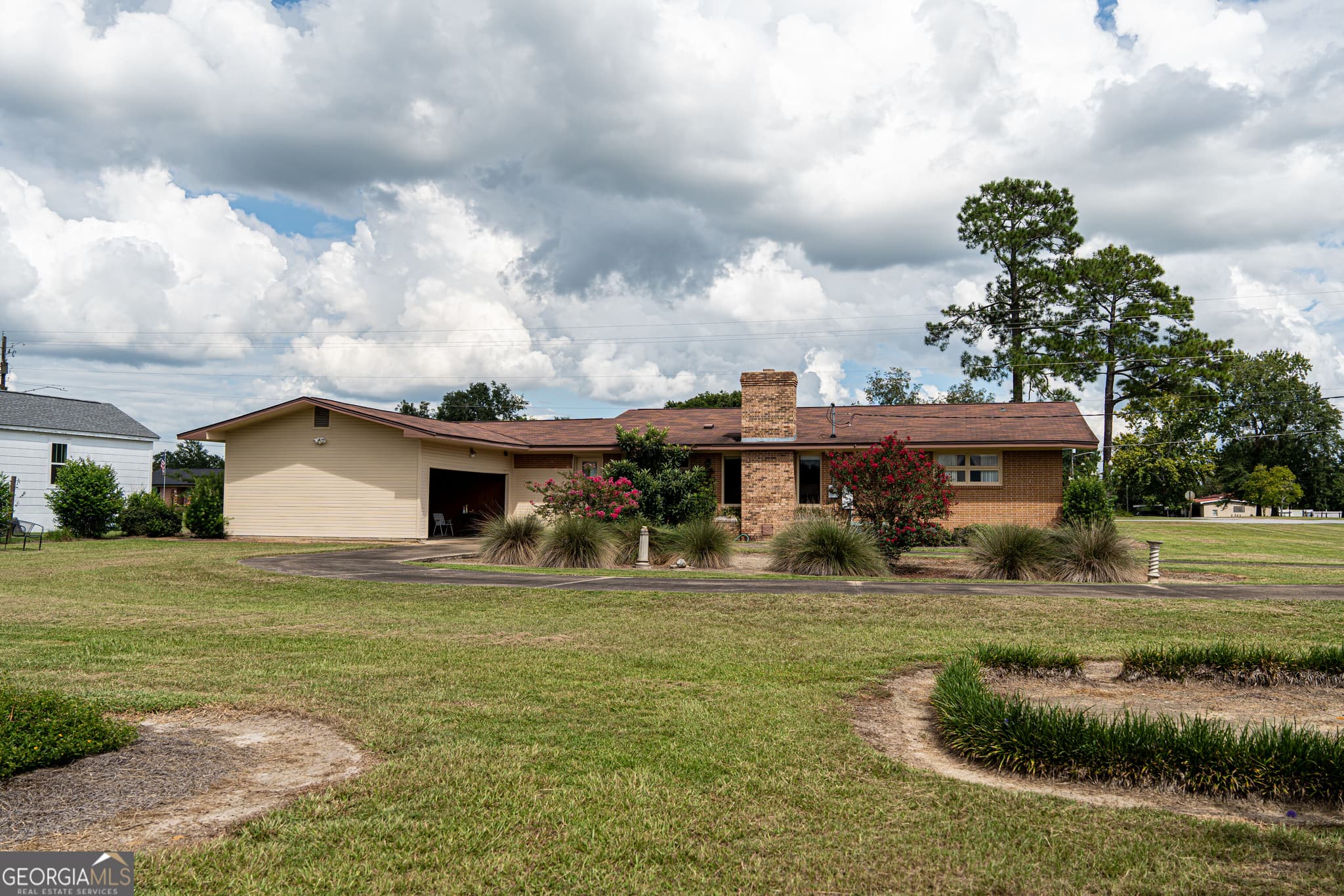 4 bedroom, 2 bathroom, 2,552 sq ft single family residence for sale at 410 S Newcombe Avenue, Donalsonville, GA 39845 — photo 3