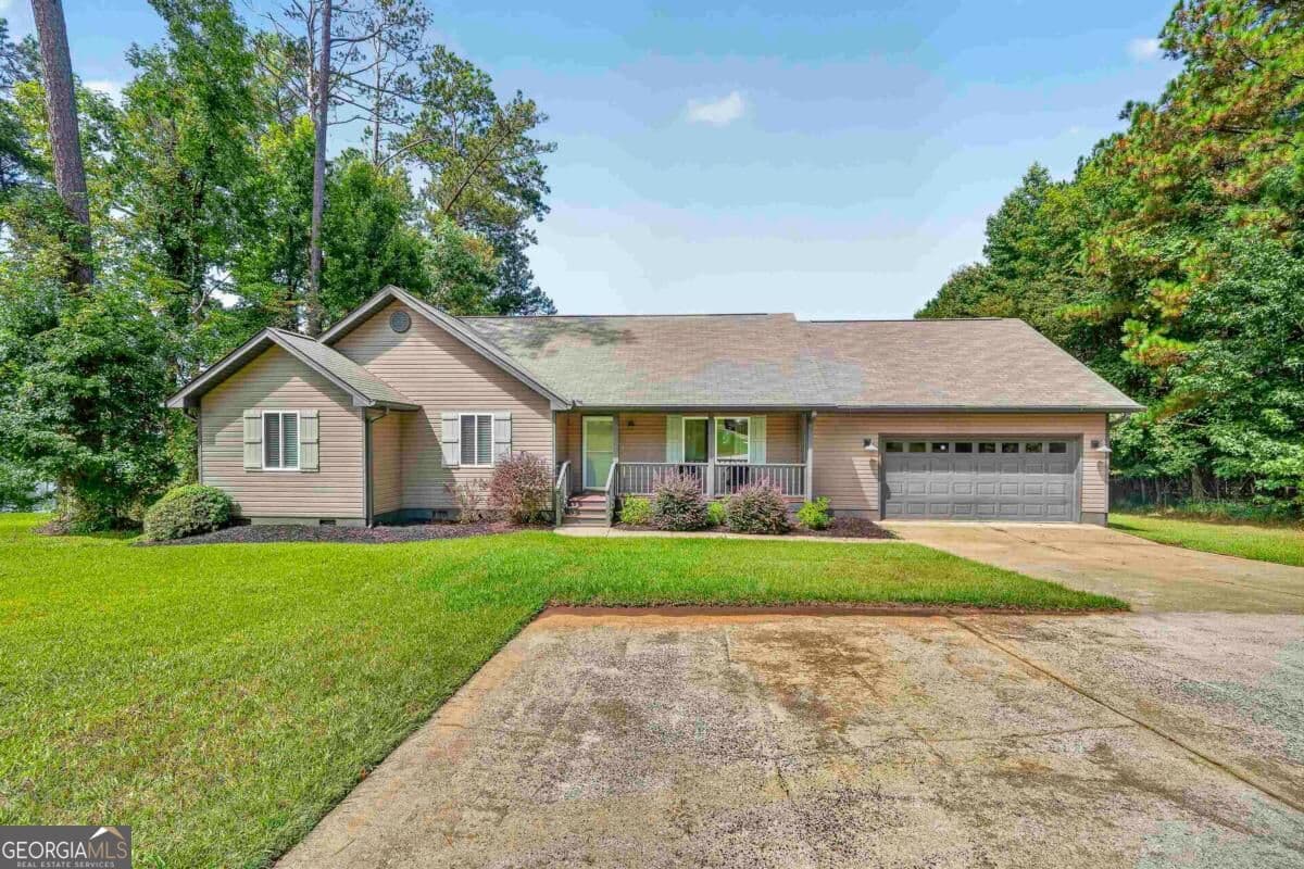 3 bedroom, 2 bathroom, 1,529 sq ft single family residence for sale at 132 Island Drive, Milledgeville, GA 31061 — photo 2