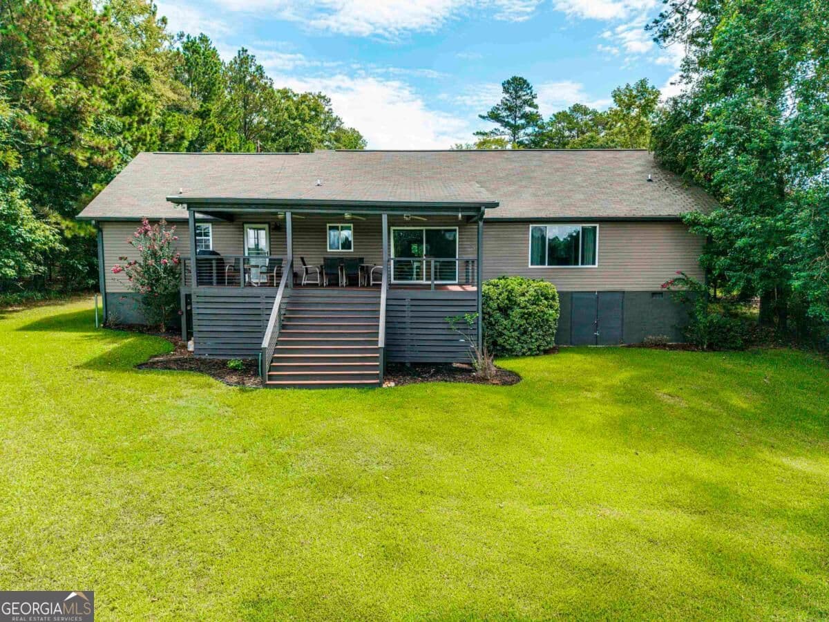 3 bedroom, 2 bathroom, 1,529 sq ft single family residence for sale at 132 Island Drive, Milledgeville, GA 31061 — photo 3