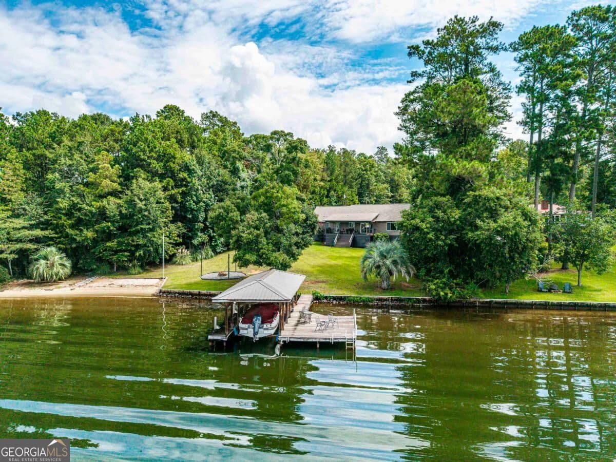 3 bedroom, 2 bathroom, 1,529 sq ft single family residence for sale at 132 Island Drive, Milledgeville, GA 31061