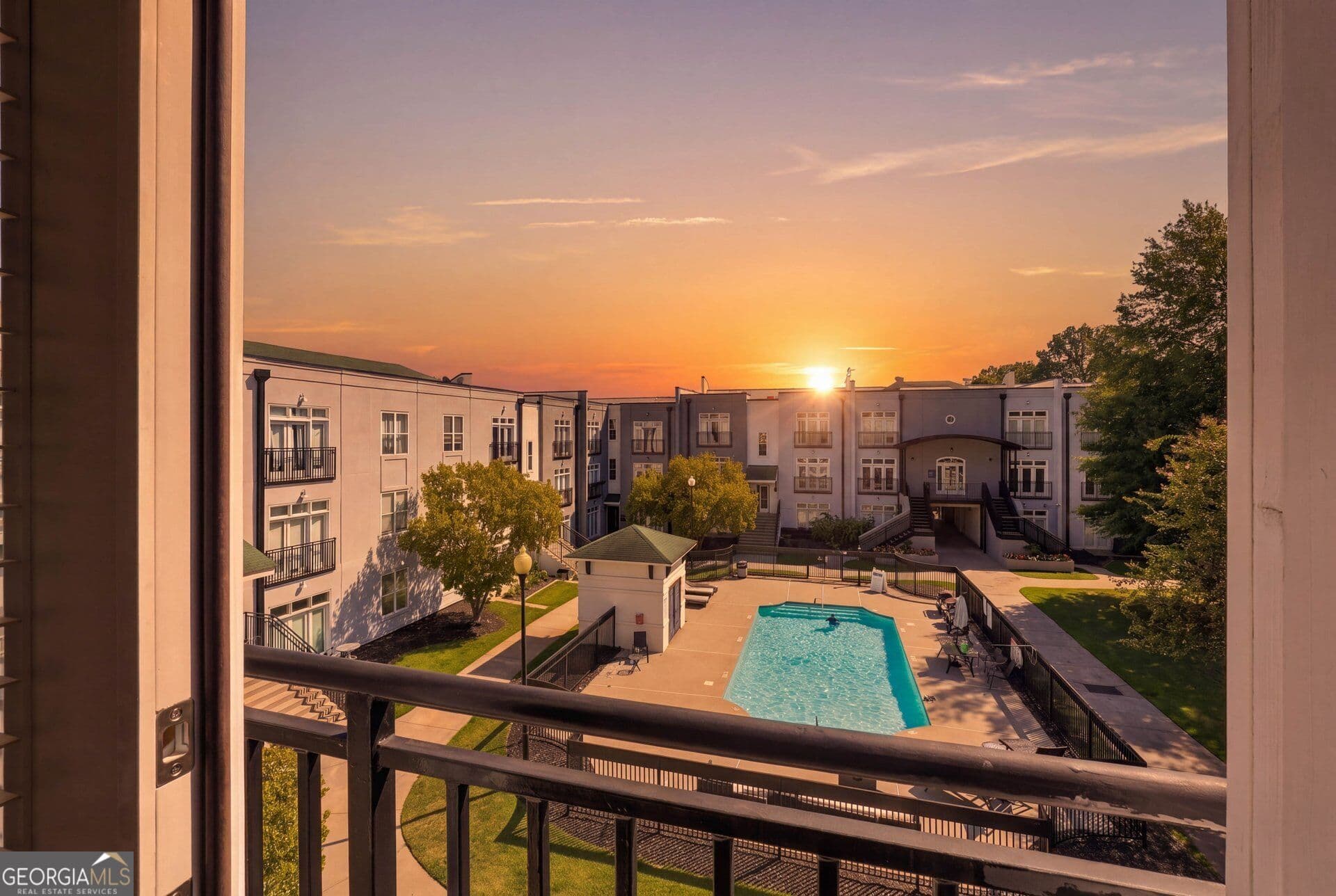 1 bedroom, 1 bathroom, 750 sq ft condominium for sale at 502 Pryor Street 302, Atlanta, GA 30312 — photo 2