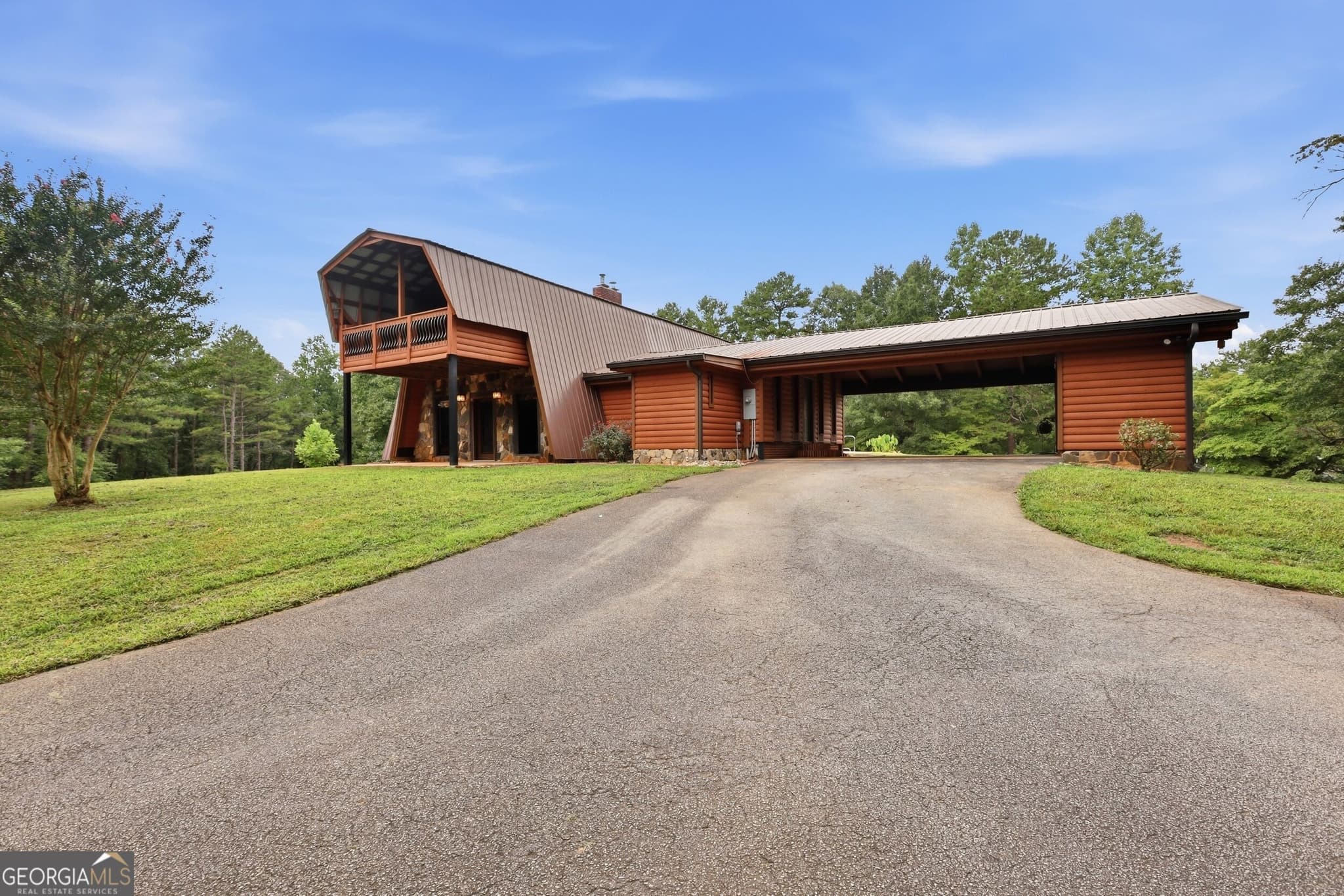 4 bedroom, 2.5 bathroom, 2,283 sq ft single family residence for sale at 932 Camp Mikell Road, Toccoa, GA 30577 — photo 2