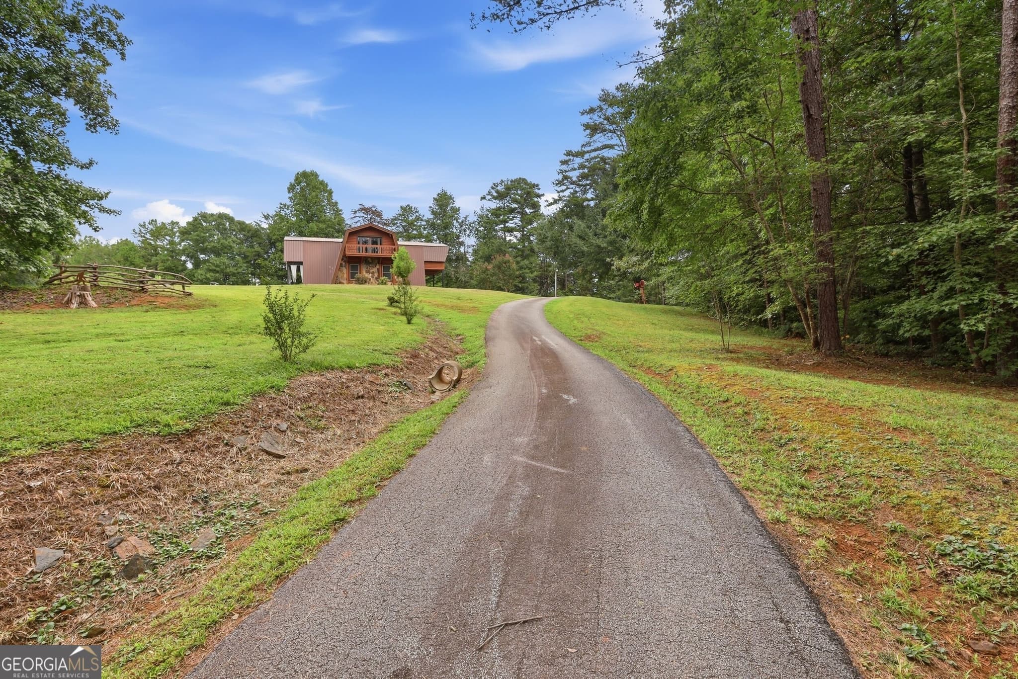 4 bedroom, 2.5 bathroom, 2,283 sq ft single family residence for sale at 932 Camp Mikell Road, Toccoa, GA 30577 — photo 4
