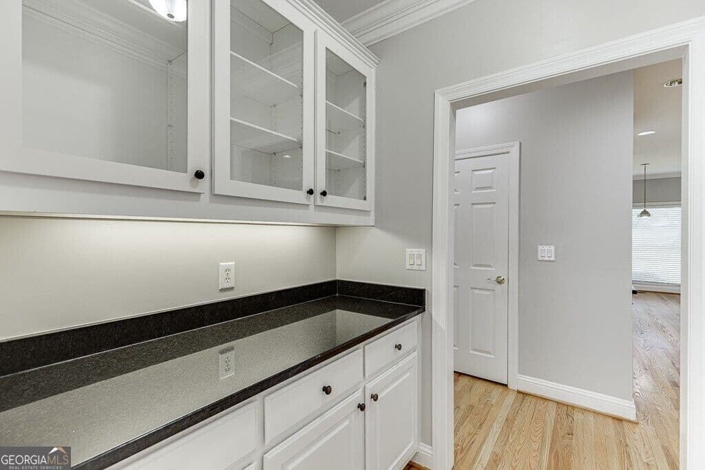 7 bedroom, 5.5 bathroom, 4,541 sq ft single family residence for rent at 9345 Riverclub Parkway, Duluth, GA 30097 for $4,900 a month — photo 3
