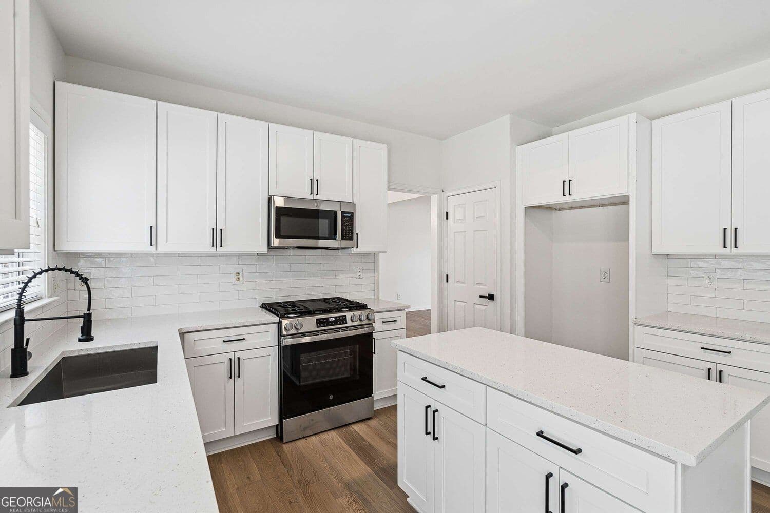 4 bedroom, 2.5 bathroom, 2,421 sq ft single family residence for sale at 941 Bendleton Drive, Woodstock, GA 30188 — photo 3
