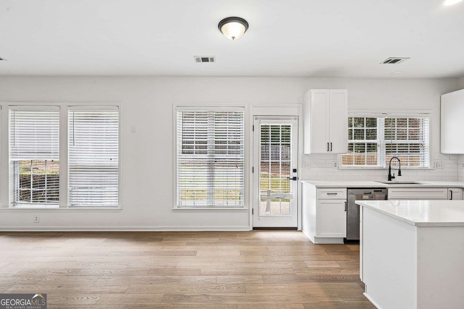 4 bedroom, 2.5 bathroom, 2,421 sq ft single family residence for sale at 941 Bendleton Drive, Woodstock, GA 30188 — photo 9