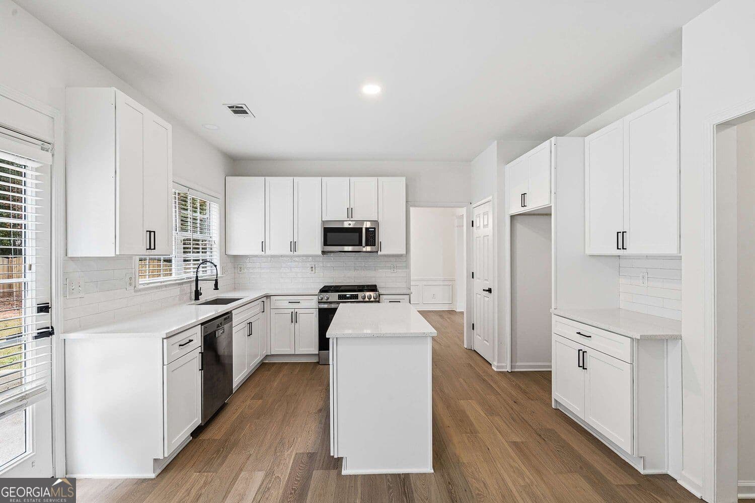 4 bedroom, 2.5 bathroom, 2,421 sq ft single family residence for sale at 941 Bendleton Drive, Woodstock, GA 30188 — photo 4