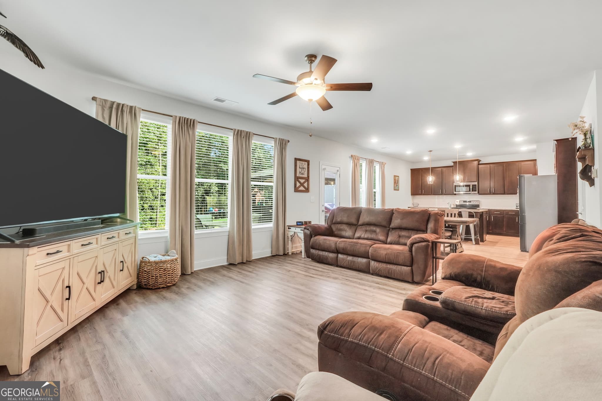 5 bedroom, 4 bathroom, 2,595 sq ft single family residence for sale at 201 Cooper Drive, Mansfield, GA 30055 — photo 5