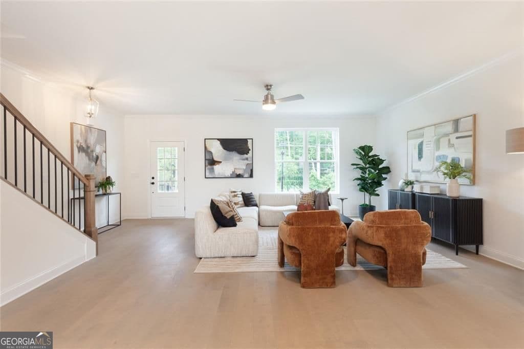 3 bedroom, 3.5 bathroom, 2,545 sq ft townhouse for sale at 624 Oakleaf Grove Lane, Sugar Hill, GA 30518 — photo 7