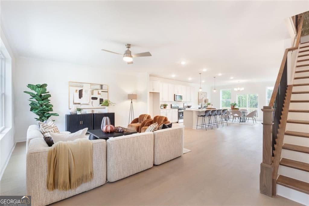3 bedroom, 3.5 bathroom, 2,545 sq ft townhouse for sale at 624 Oakleaf Grove Lane, Sugar Hill, GA 30518 — photo 5