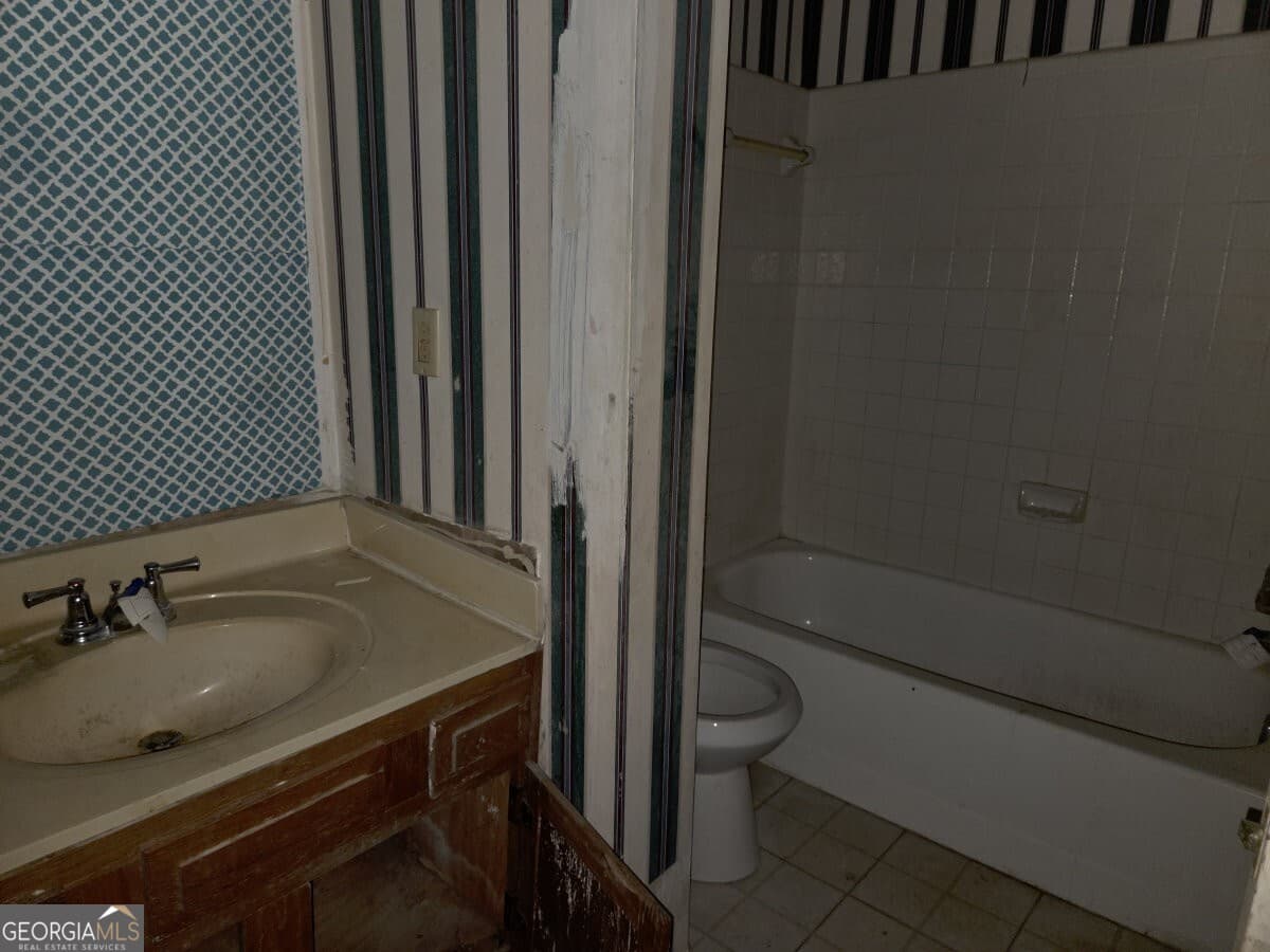 2 bedroom, 2 bathroom, 1,238 sq ft condominium for sale at 9460 Cypress Lane, Jonesboro, GA 30238 — photo 9