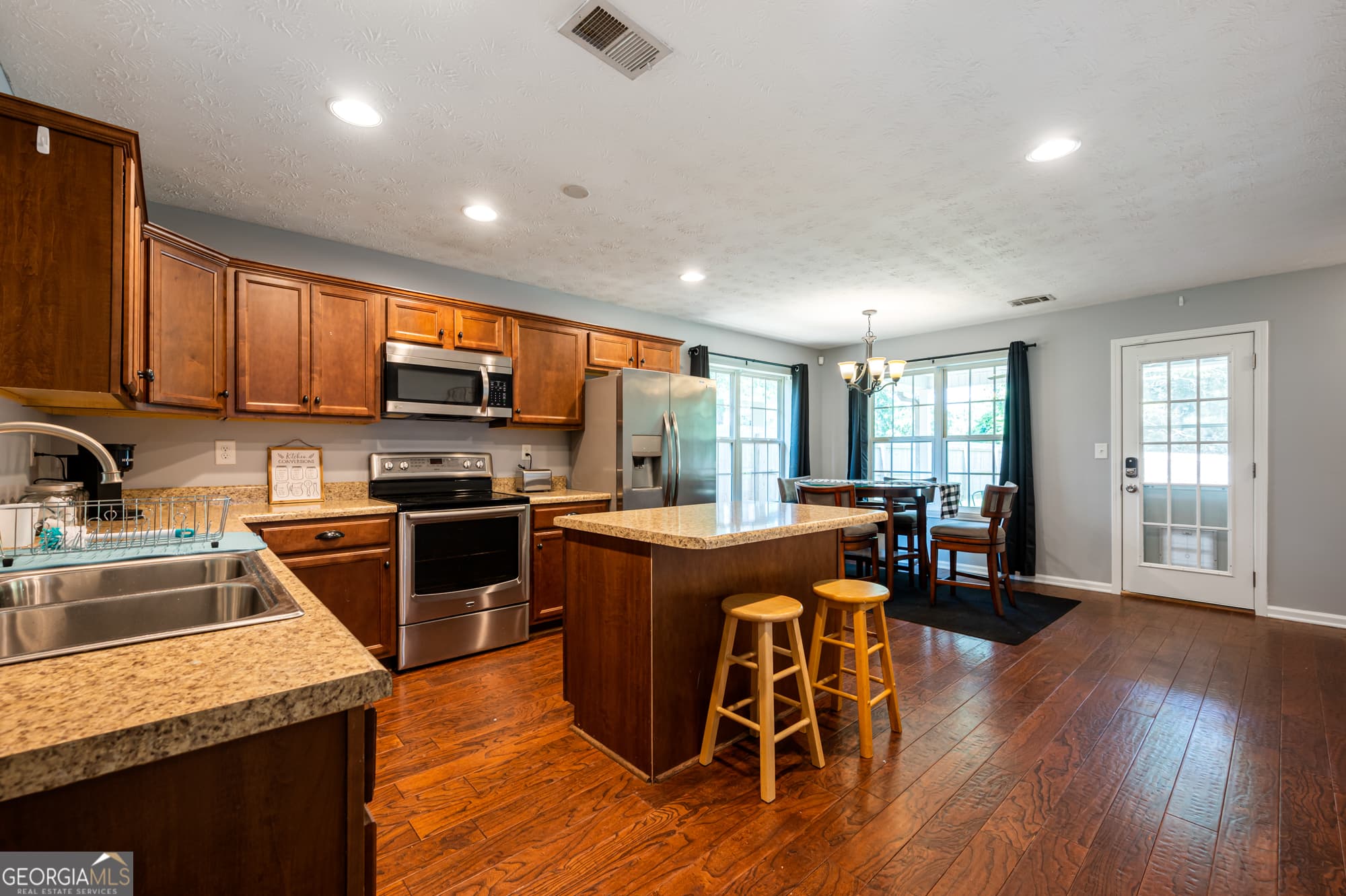 3 bedroom, 2 bathroom single family residence for rent at 18 Larkspur Lane, Emerson, GA 30137 for $4,877 a month — photo 7