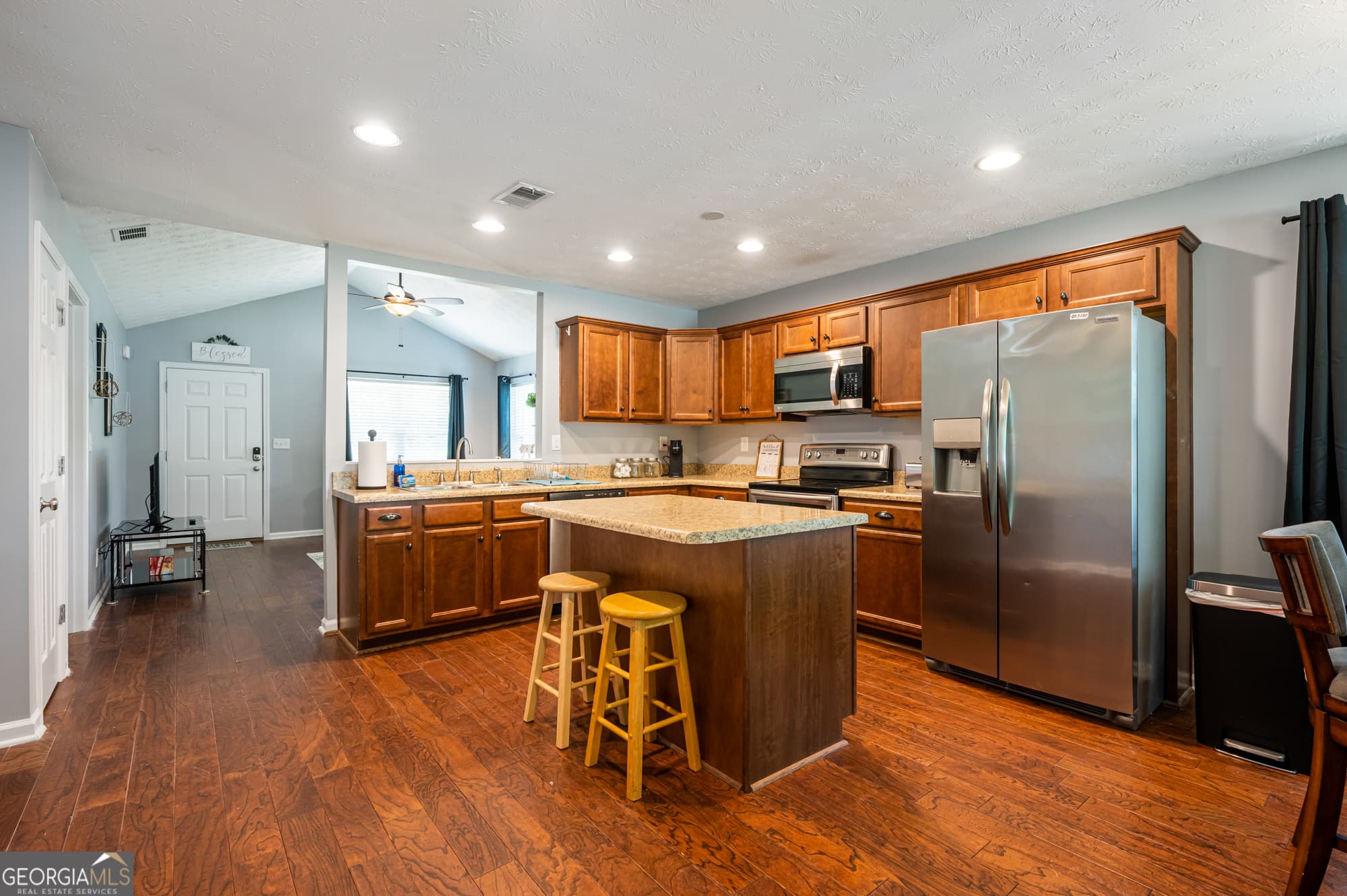 3 bedroom, 2 bathroom single family residence for rent at 18 Larkspur Lane, Emerson, GA 30137 for $4,877 a month — photo 4