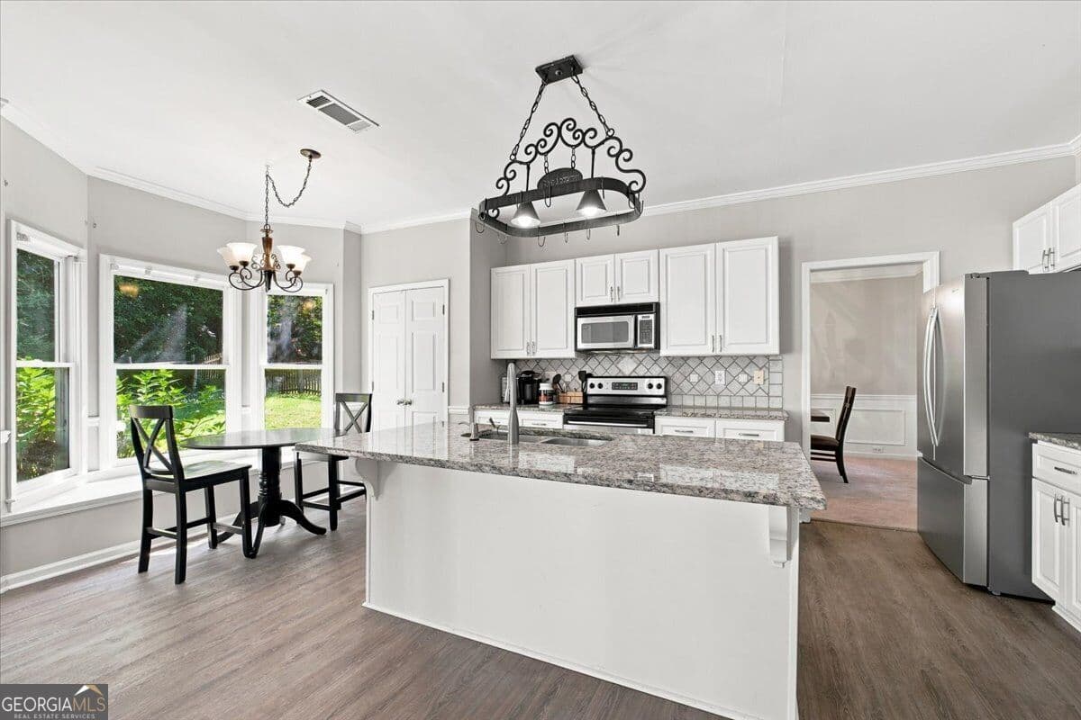 4 bedroom, 2.5 bathroom, 2,454 sq ft single family residence for sale at 4009 Union Walk Circle, Smyrna, GA 30082 — photo 9